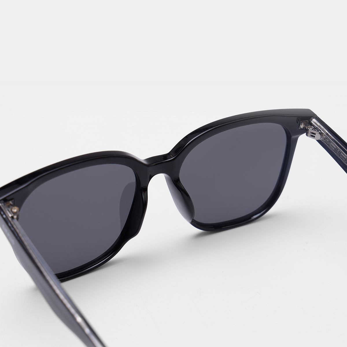 KÍNH RÂM EYEPLUS 207 C1 GỌNG ĐEN MẮT ĐEN