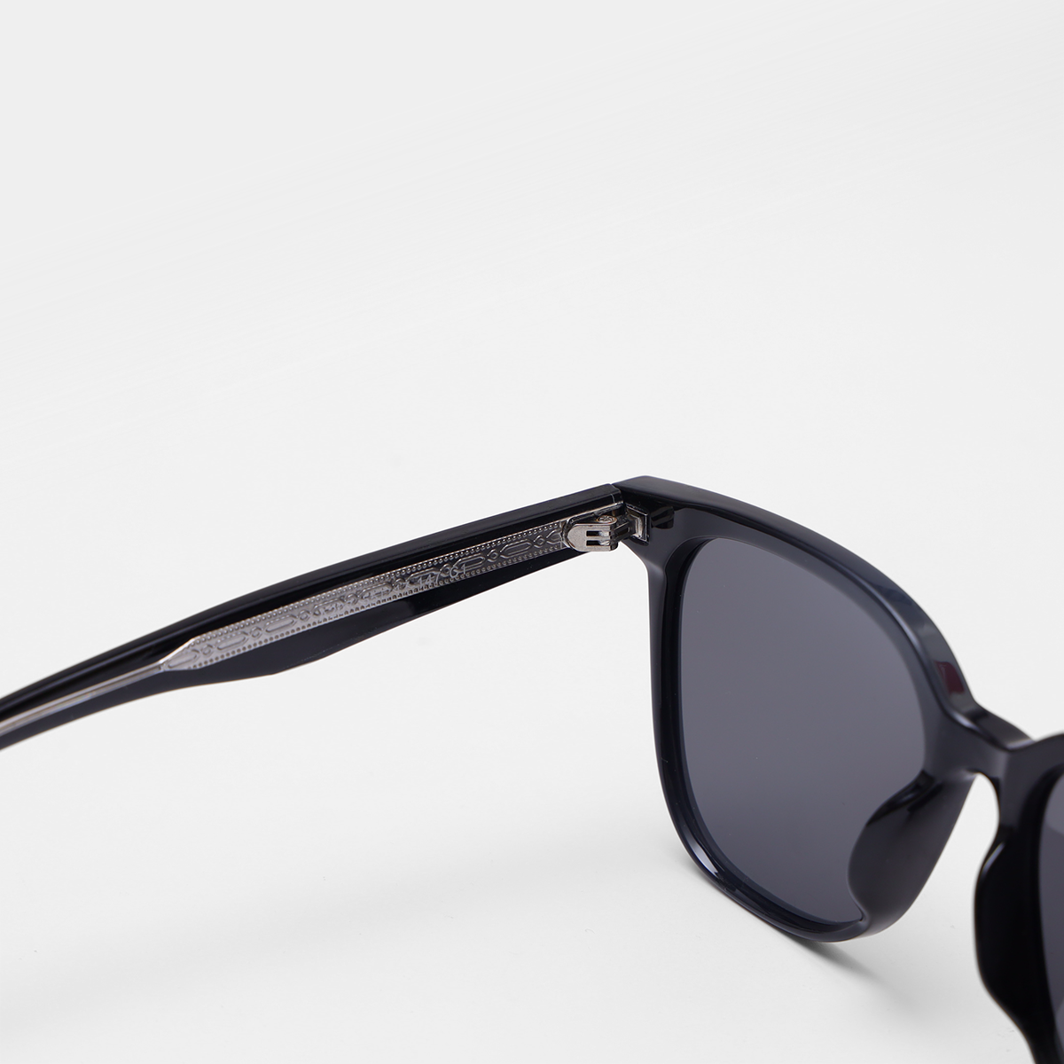 KÍNH RÂM EYEPLUS 207 C1 GỌNG ĐEN MẮT ĐEN