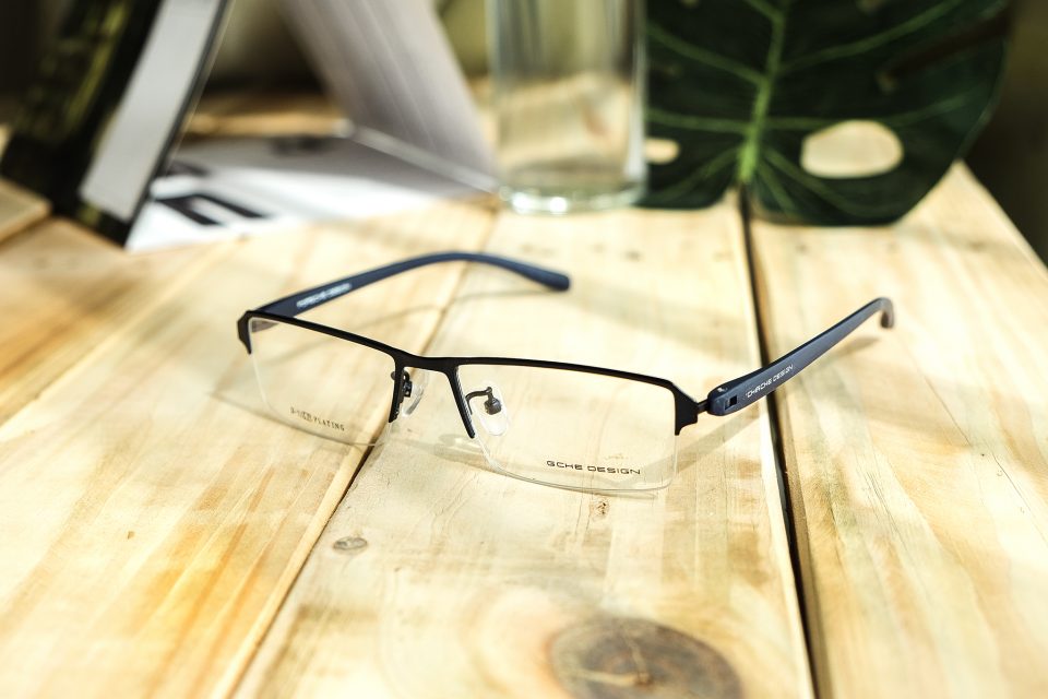 Gọng Kính Cận Titan Nam Nửa Viền Mắt Nhỏ Càng To Màu Đen PD650