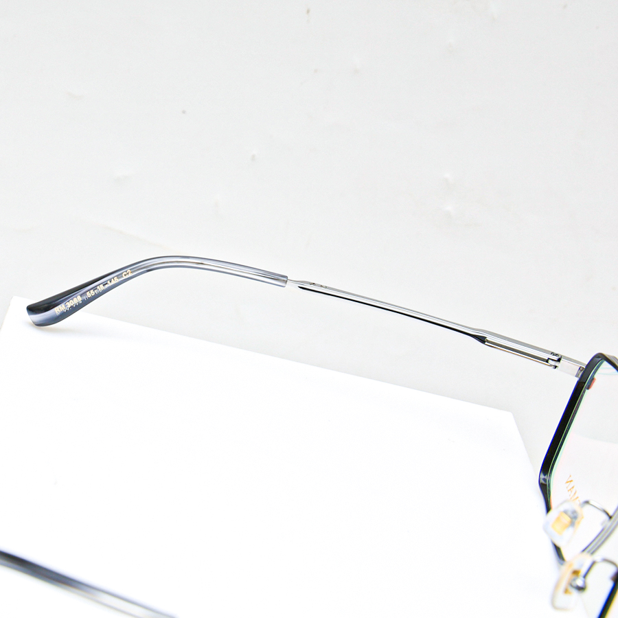 GỌNG KÍNH REEMAN TITAN CAO CẤP 3068 BẠC VIỀN ĐEN