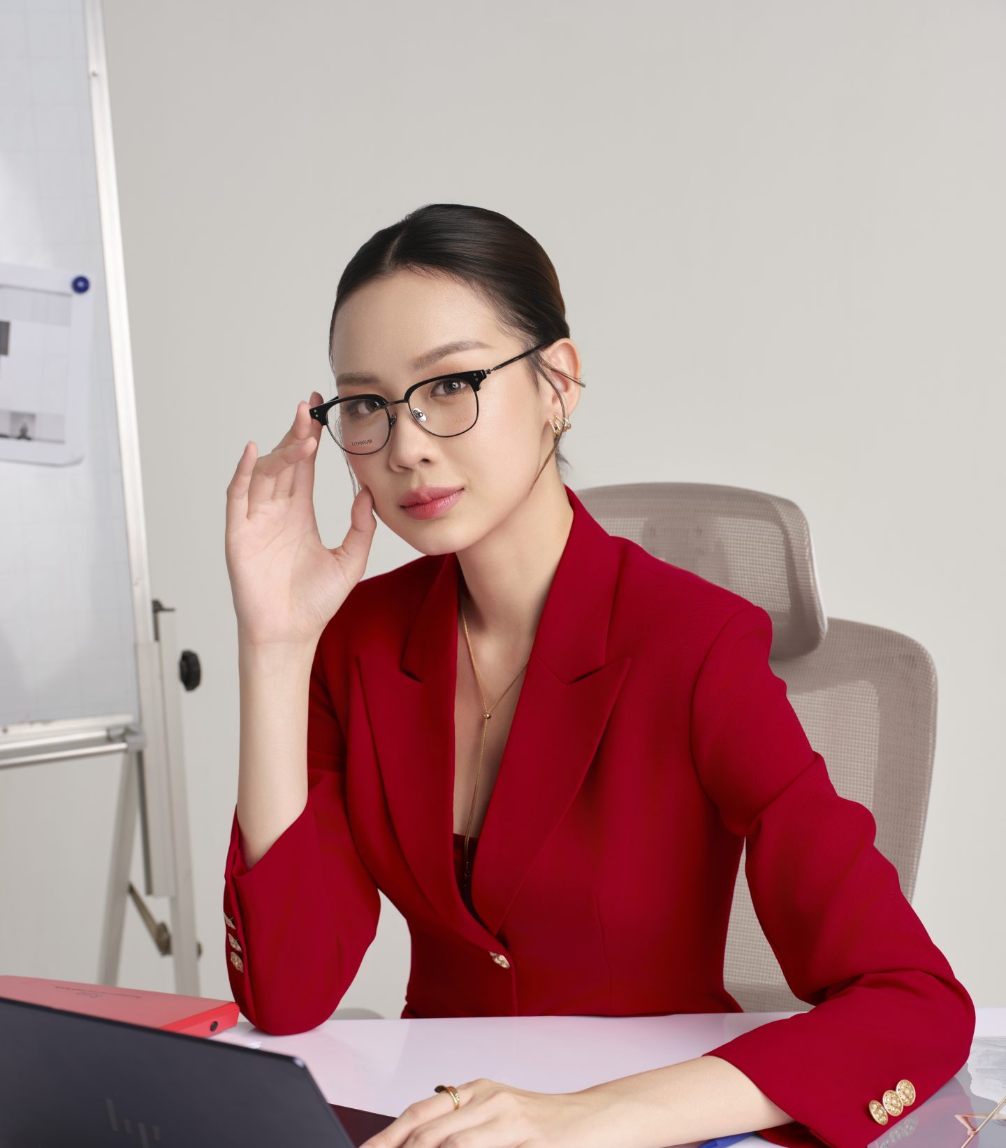 Mờ mắt: Nguyên nhân, triệu chứng và cách điều trị