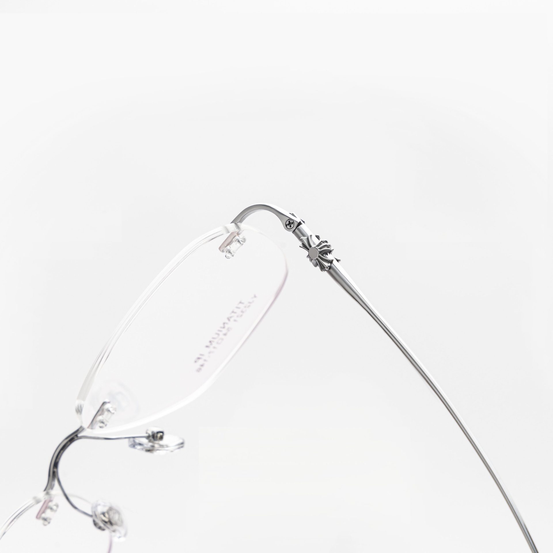 KÍNH CẬN EYE PLUS YJ2321 – GỌNG KHOAN TITANIUM