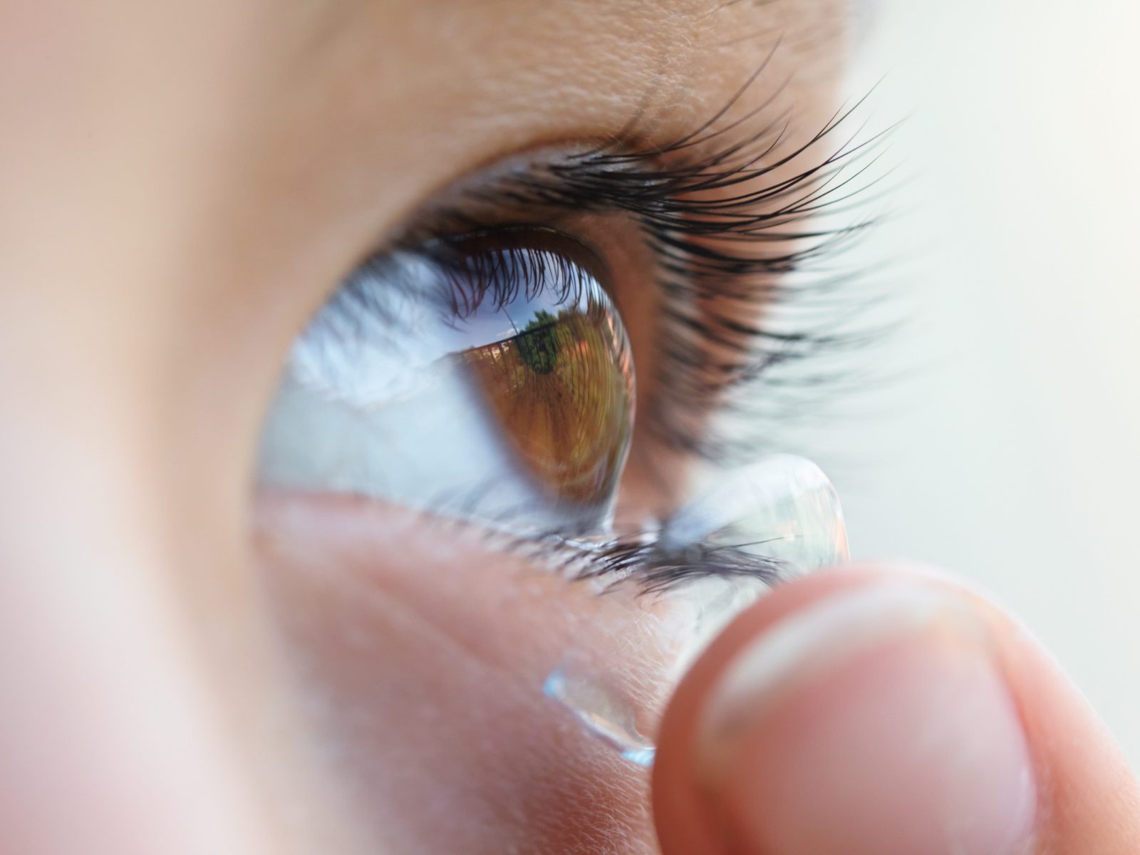 Không phải ai cũng phù hợp sử dụng lens cận